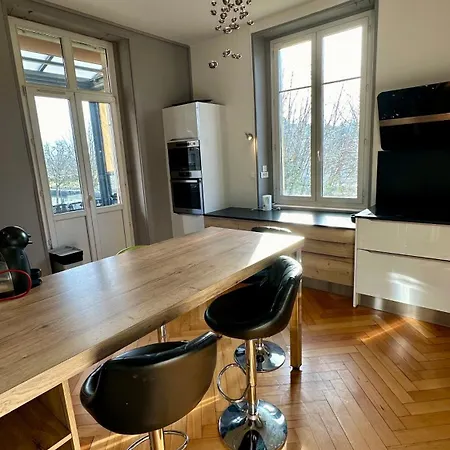 Avec Terrasse Et Parking Pour 4 Personnes *