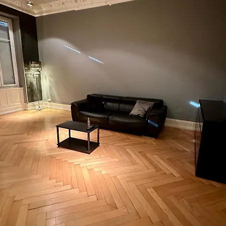 Avec Terrasse Et Parking Pour 4 Personnes *